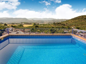 Гостиница Vibrant Holiday Home in Priego de C rdoba with Private Pool  Сагрилья Альта